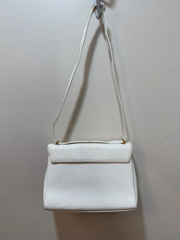 Chic de Paris Structured Textured Gold Toned Hardware Vintage Shoulder Bag - Image 8