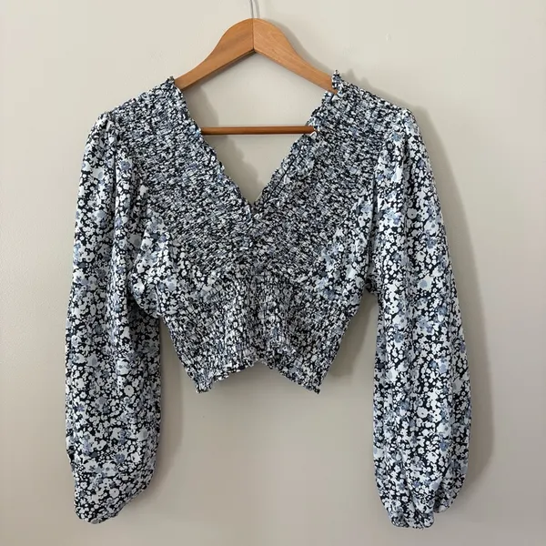 Abercrombie & Fitch Smocked‎ Top Ditsy Floral Blouson Long Sleeve Blue White M - Image 4