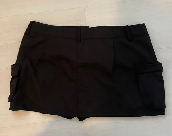 Mini Y2K Cargo Skirt Black Size M - Image 2
