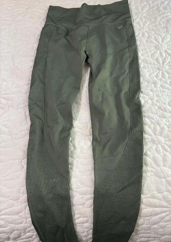 Forever 21 Green Leggings Workout - Image 2
