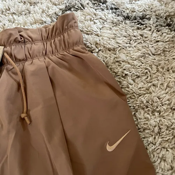 NWT NIKE Sportswear Everyday Modern High Rise Woven Shorts - Image 4