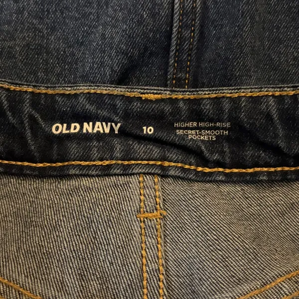 Old Navy Higher High Rise Secret Smooth Pockets Skirt size 10 - Image 4