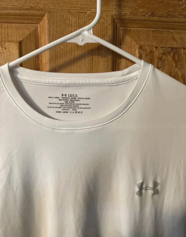 Under Armour Women’s tshirt - Image 2