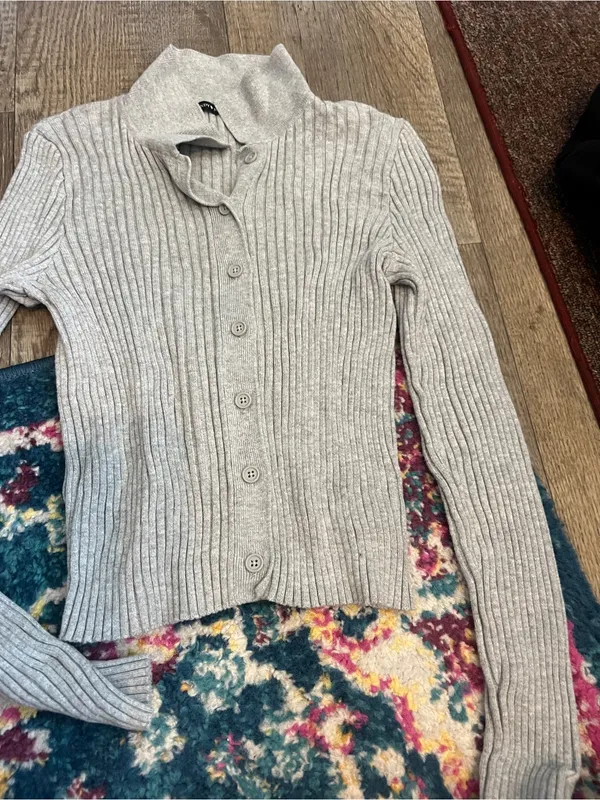 Brandy Melville Ribbed Button-Front Collared Sweater - Gray - Image 3