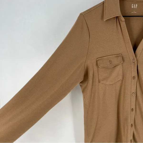 Gap Super Soft Modal Blend Modern Button Front Utility‎ Shirt Long Sleeve Tan - Image 5
