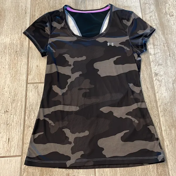Under Armour Black and Gray Camo Athletic T-Shirt Size S - Image 2