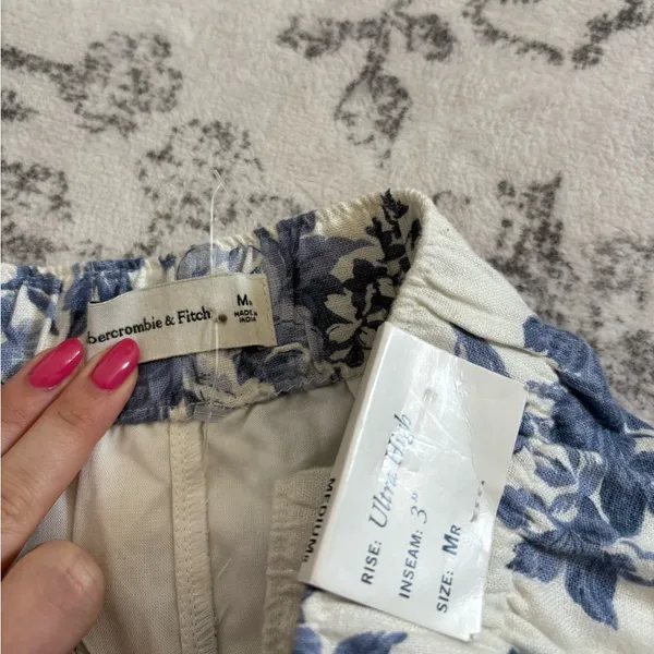 Abercrombie & Fitch Linen Blend Pull On Shorts Blue Floral NWT Size Medium Beach - Image 6