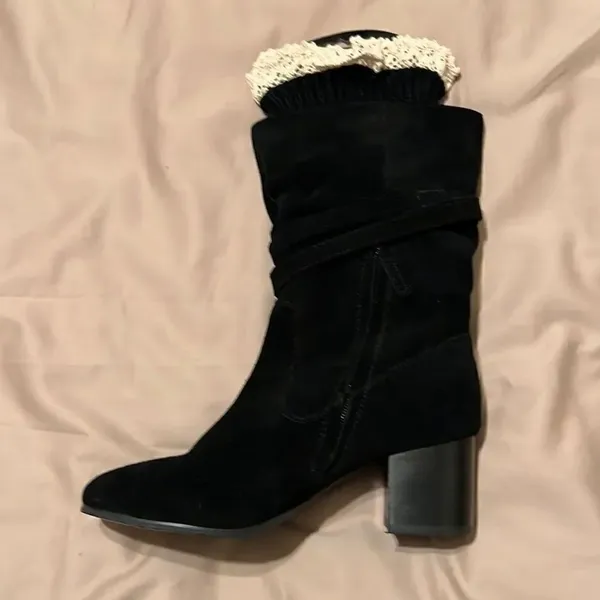 NWT boot cuffs leg warmers black with ecru lace trim - Image 3