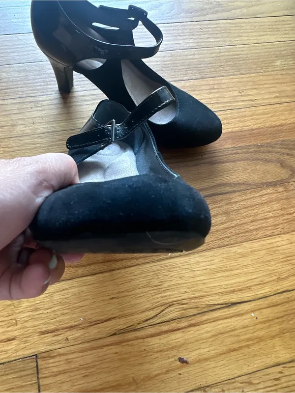 Giani Bernini Black Mary Jane Heels with Patent Strap - Image 3