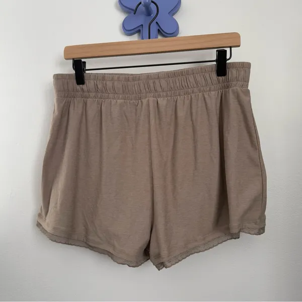 Beyond Yoga Large Elastic Waist Shorts Tan Beige Spacedye Relaxed Minimal - Image 2