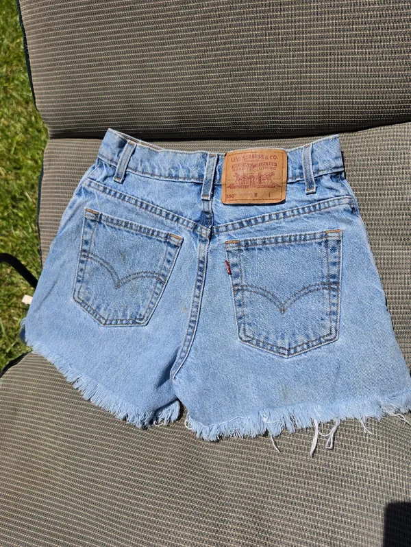 Vintage 550 Levis Shorts 5 - Image 4