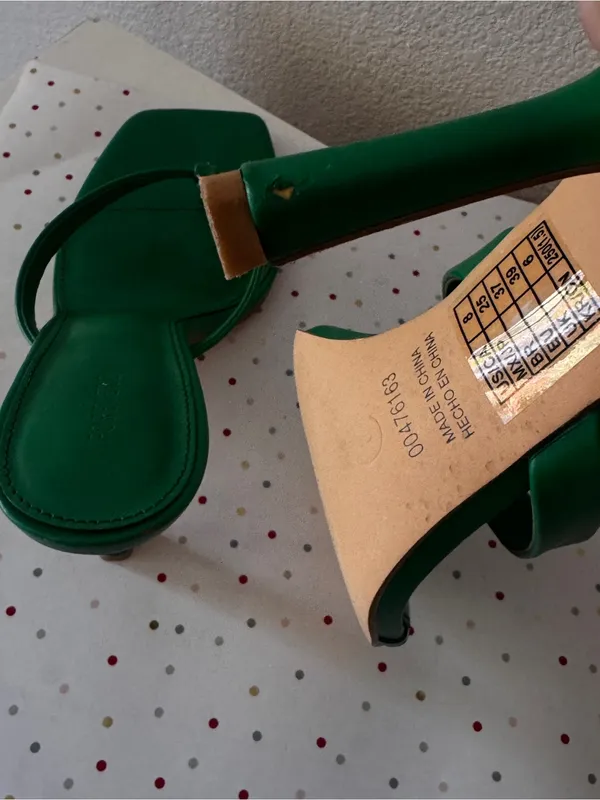 Elegant Green High-Heel Thong Sandals for Women - Image 9