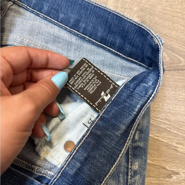 •7 For All Mankind• Bermuda Jean Shorts - Image 4