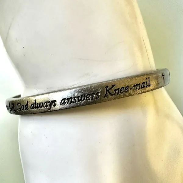 Silver tone inspirational religious bangle bracelet - Image 4