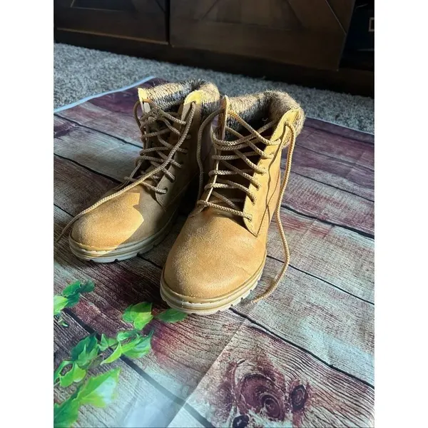 Cliffs by White Mountain Tan Suede Boot Size 8.5 - Image 3