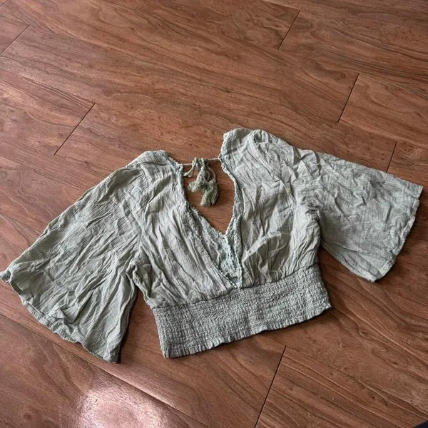 Elegant Sage Green Women's Top Size M - Image 2