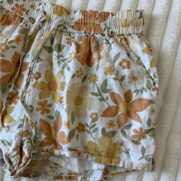 Billabong White Floral Elastic-Waist Athletic Shorts - Image 2