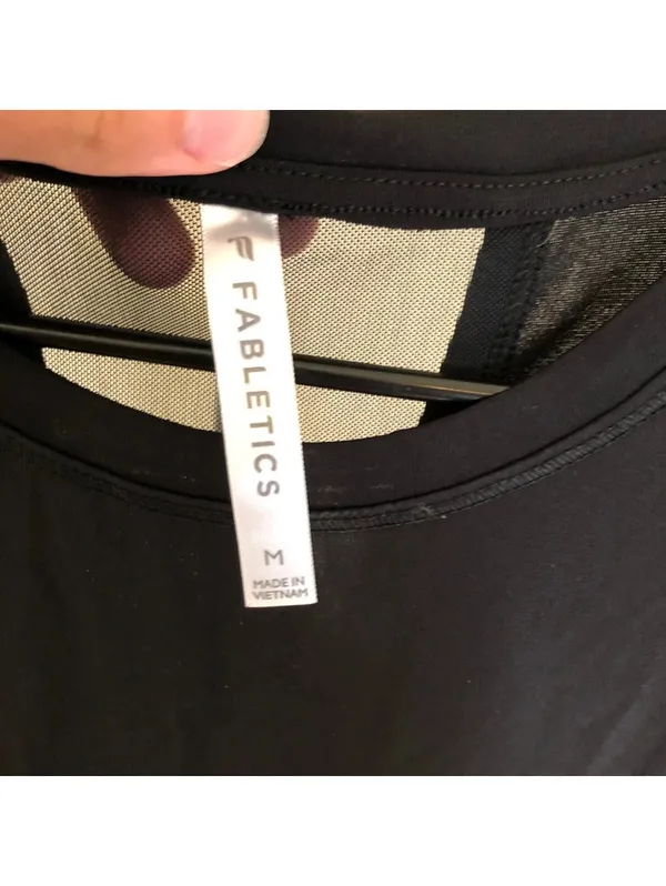 Fabletics EUC Women's Black Sleeveless Athletic Top Size M - Image 2