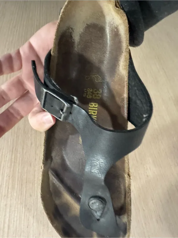 Women’s Birkenstock Gizeh Black Leather Thong Sandals with Buckle Size 38 - Image 7