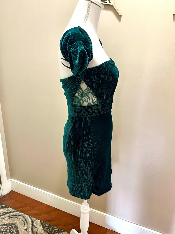 Lulus NWT Velvet Green Off the Shoulder Mini Dress Size XS - Image 4