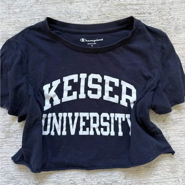Champion Cropped Navy Graphic Tee - Keiser University Print (Size Small) - Image 3