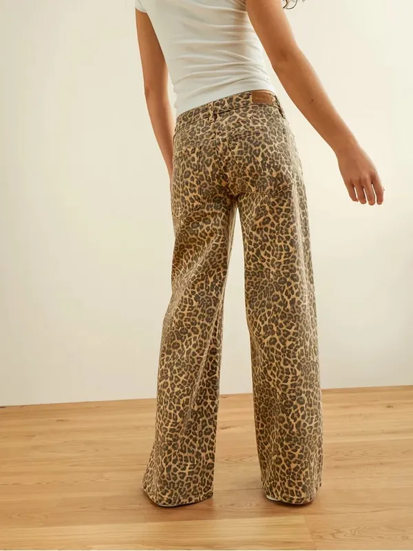 AE Animal Print Low-Rise Ultra Wide-Leg Pant Size 8R - Image 2
