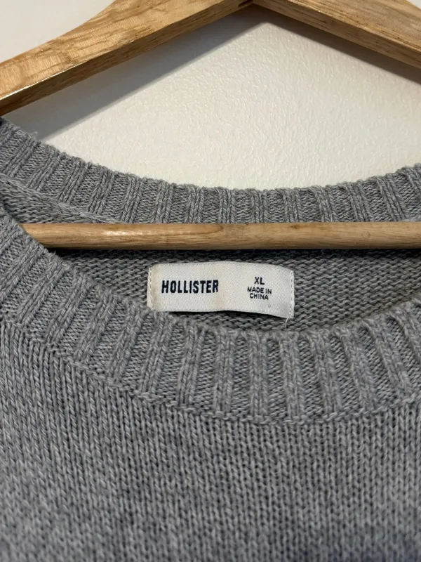 Hollister Teddy Bear Sweater Size XL Pullover Soft Bow Gray Cozy Crew Neck - Image 3