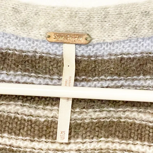 Free‎ People Women's Size XS Cropped Alpaca Wool Cardigan Sweater - Image 3