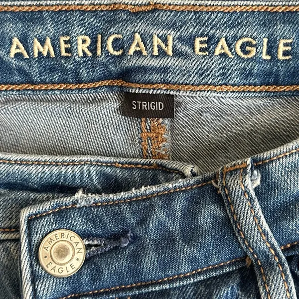American Eagle Strigid Mom Distressed Ripped Jeans Medium Wash Size 4 X-Short - Image 6