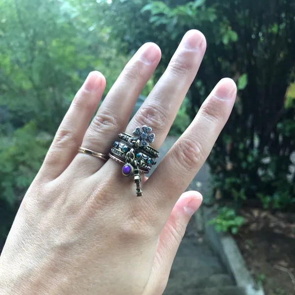 Betsey Johnson Set of 4 Rings Size 6.5 stackable ring - Image 3