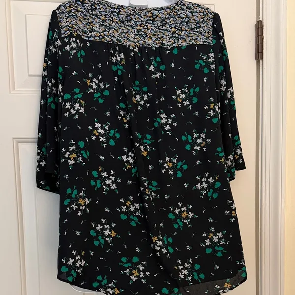 Ann Taylor chiffon navy and Green Women's Top floral flowy blouse keyhole top - Image 6