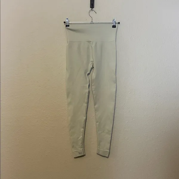Set‎ Active SculptFlex Leggings in Dune Size Medium - Image 7
