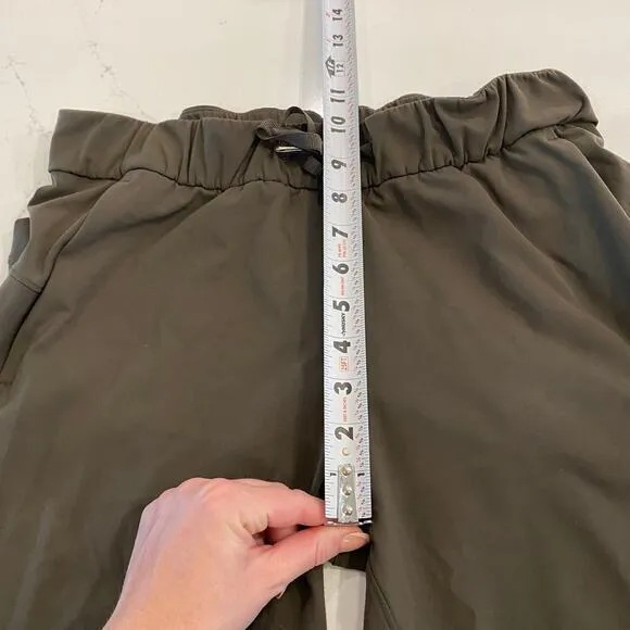 Lululemon On The Fly Crop Pants in Dark Olive size 6‎ - Image 10