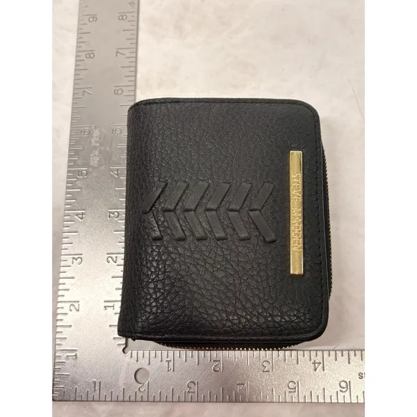 Steve Madden Womens Black Pebbled Faux Leather Zip Bifold Wallet Gold Logo‎ Bar - Image 5