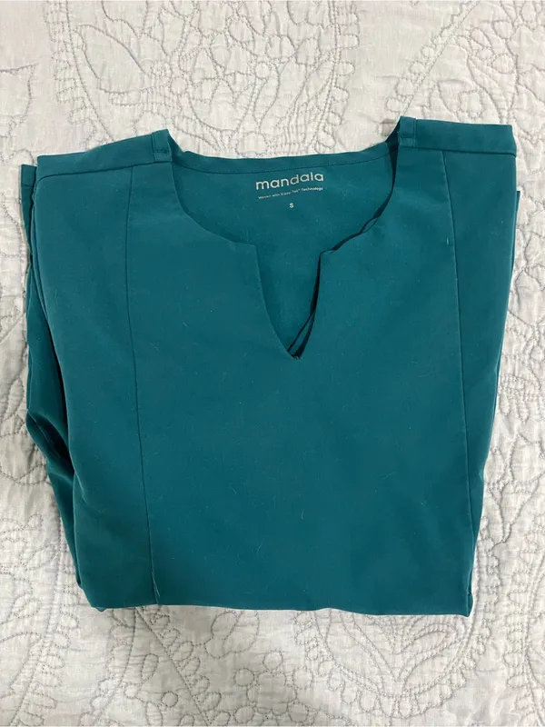 Mandala 5 pocket notch neck scrub top- Women's - Image 2