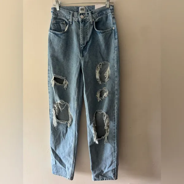 NEW!!‎ BDG Urban Outfitters Boyfriend Mid Rise Relaxed Fit Distressed Jeans - Image 2