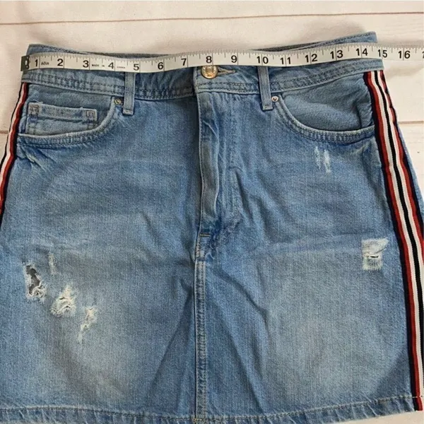 Forever 21 Distressed Ribbon Detail Jean Skirt Size Medium - Image 4