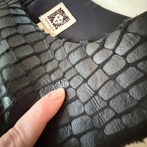 Anne Klein Black Crocodile Texture Sheath Dress Size 6 Faux Leather Office Work‎ - Image 6