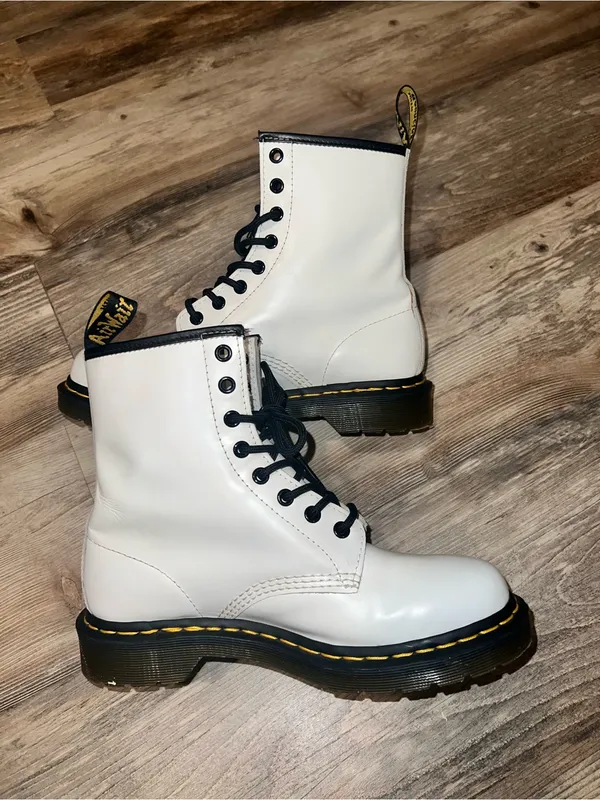 Dr Martens 1460 White Smooth Leather 8 Eye AirWair Combat Boots Woman size 8 - Image 6