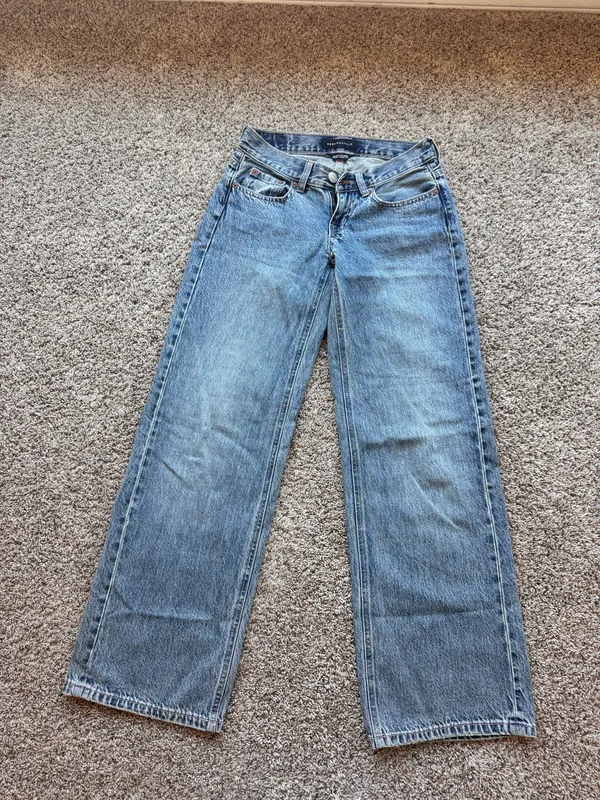 Hollister Low-Rise Bootcut Jeans - Image 5