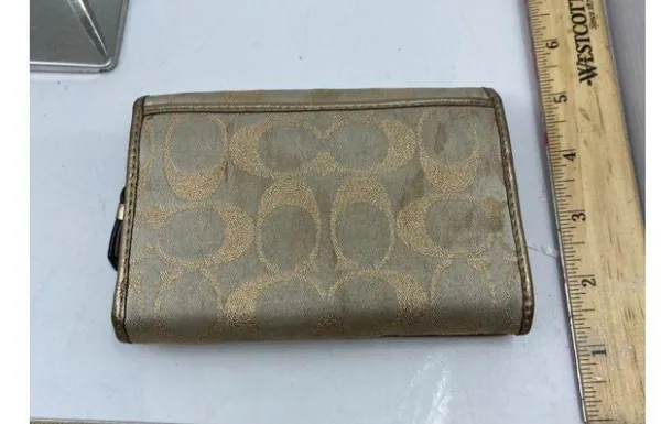 Coach Women's Gold Tan Wallet - Image 4
