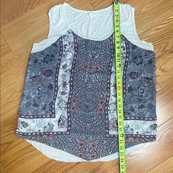 Maurices White and Blue Paisley Tank Top with handkerchief edge - Image 6