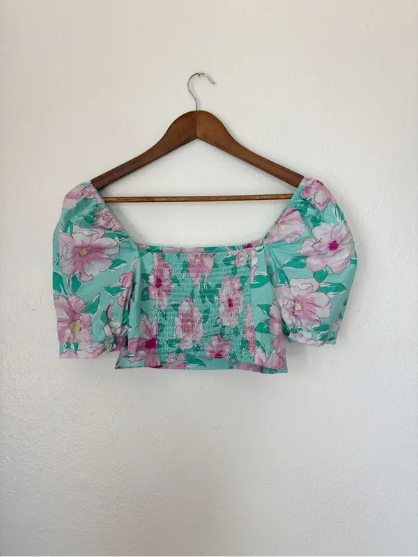 Floral Mint and Pink Puff-Sleeve Crop Top - Image 2