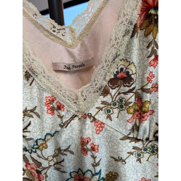 Free People floral mini dress intricate lace trim along the v-neckline velvet L - Image 4