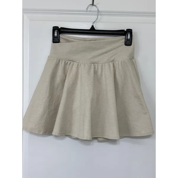 Old Navy Beige CloudComfy Extra High-Rise Crossover Waist Skort Small - Image 2