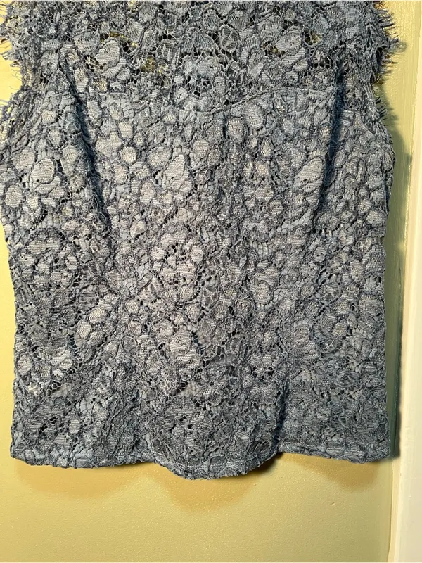 White House Black Market‎ Women's Size 12 Lace Blouse Blue Gray High Neck Soft - Image 4