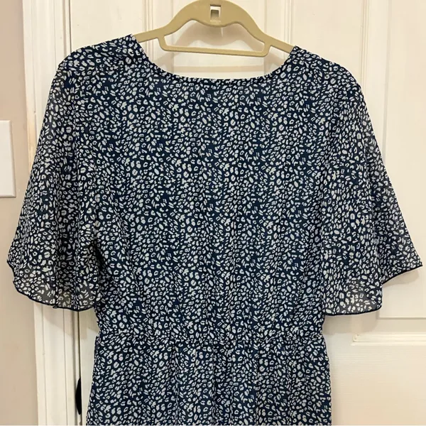 NWT!! KIRUNDO V-Neck Ruffle Abstract Floral Print Dress in Blue & White - Image 14