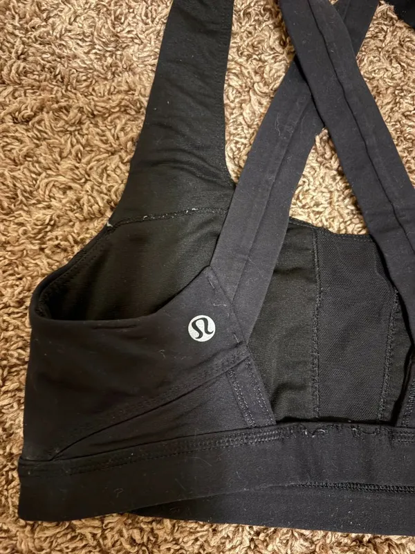 LuLuLemon Run On Sports Bra Black Size 6 Pullover No Pads Criss Cross Back Solid - Image 3
