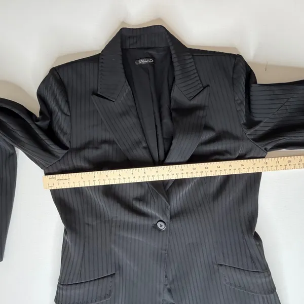 Tahari Black Pinstripe Suit Jacket Blazer Small Business Office Career Classic‎ - Image 10