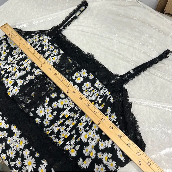 Torrid size 3 babydoll spaghetti strap tank Daisy lace FLAWED - Image 8